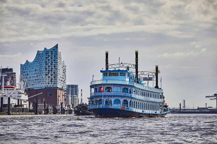 Hamburg: Harbor Cruise and Bus City Hop-On Hop-Off Tour - Who will get the most from this ticket?
