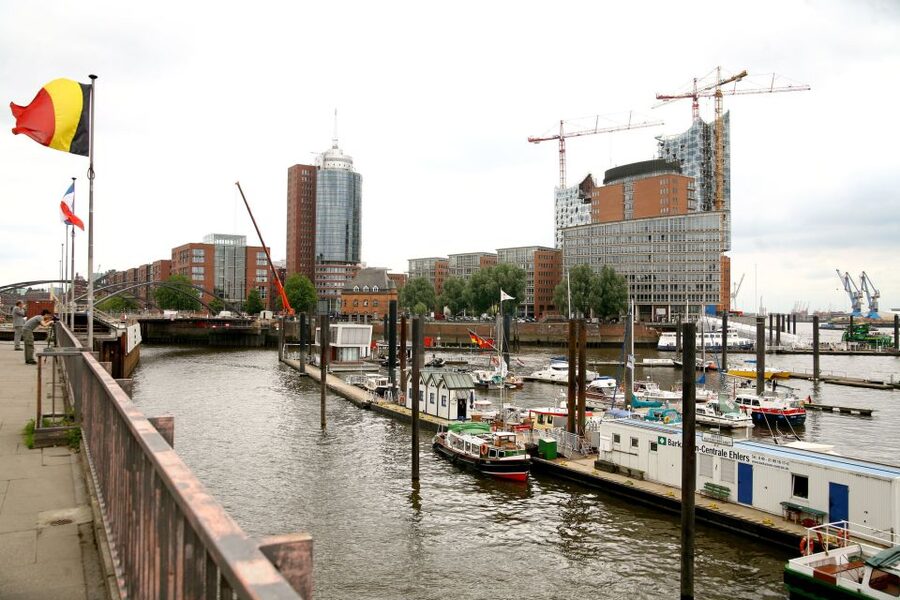 Hamburg: Hop-On Hop-Off Bus City Tour - Line F - City Hall and Jungfernstieg shopping