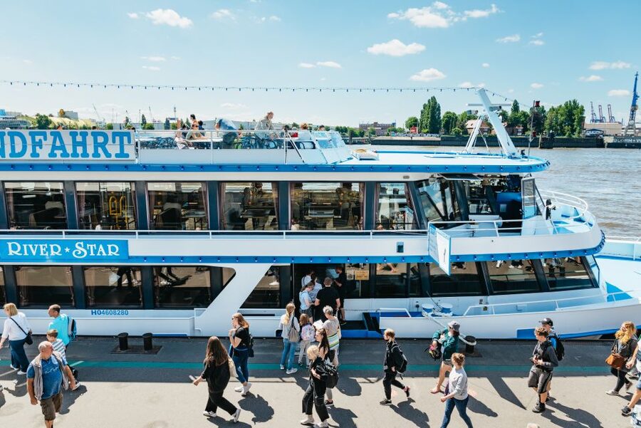 Hamburg: Hop-On Hop-Off Bus with Harbor Cruise - Key points at a glance