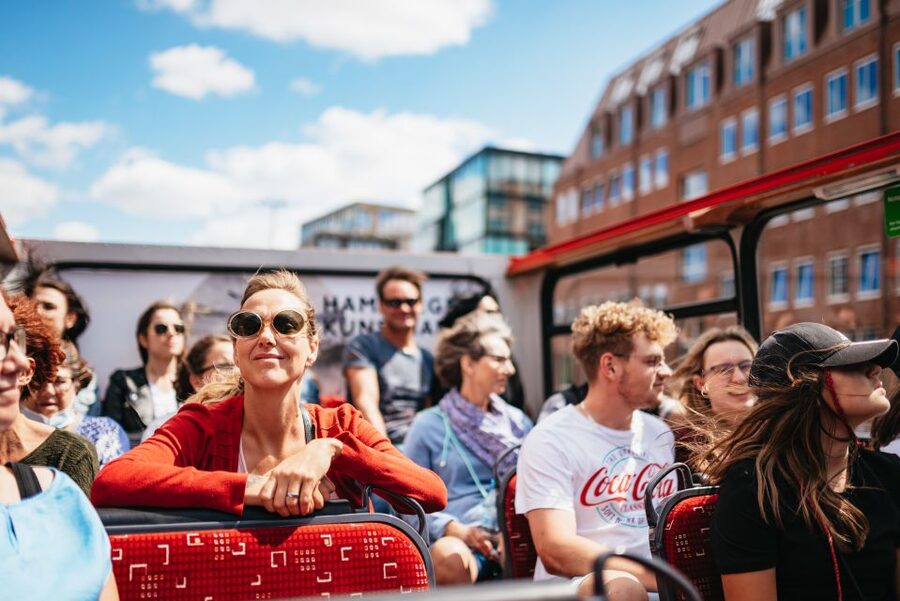 Hamburg: Hop-On Hop-Off Bus with Harbor Cruise - Alster Lake, Esplanade, and Planten un Blomen