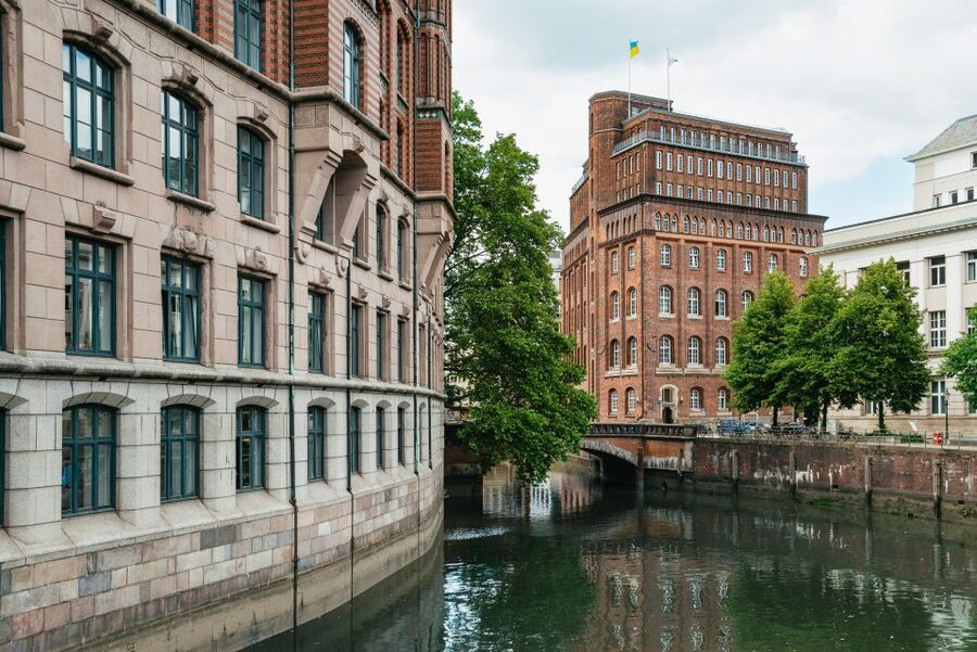 Hamburg: Hop-On Hop-Off Bus with Harbor Cruise - St. Michael’s Church and Reeperbahn