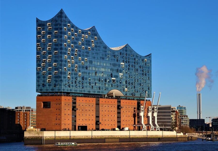 Hamburg: Hop on Hop off city tour and 1 hour harbor tour - The harbor cruise adds the city’s working character