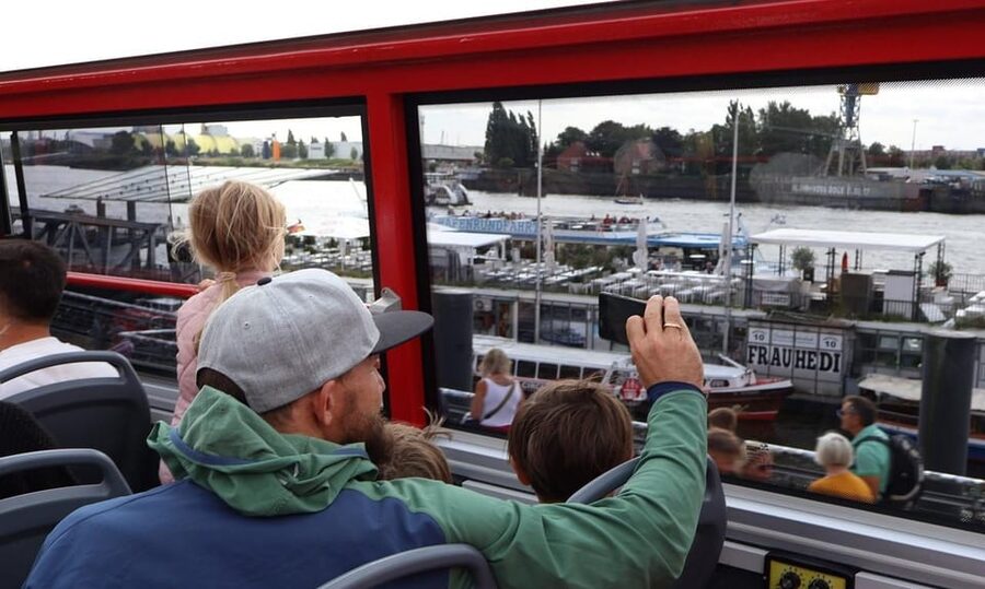 Hamburg: Hop-On/ Hop-Off Tour Classic Line Familienticket - Your first look at Hamburg from the upper deck