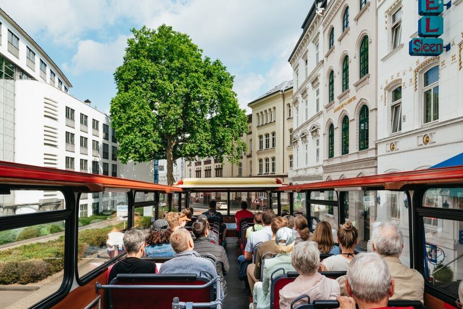 Hamburg: Line A Sightseeing Hop-On Hop-Off Bus Tour - Holzdamm and the villas around the Alster
