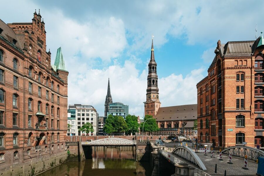 Hamburg: Line A Sightseeing Hop-On Hop-Off Bus Tour - Jungfernstieg and Hamburg Rathaus