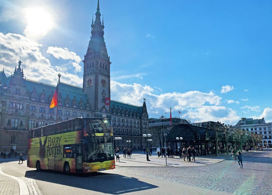 Hamburg: Line F Hop-On Hop-Off Bus and Boat Tour - HafenCity and Speicherstadt