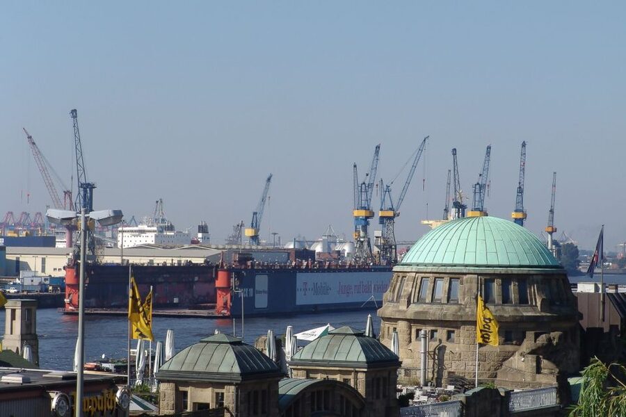 Hamburg: Private 2-Hour Guided Tour in Your Own Bus - The Outer Alster and Hamburg’s polished side
