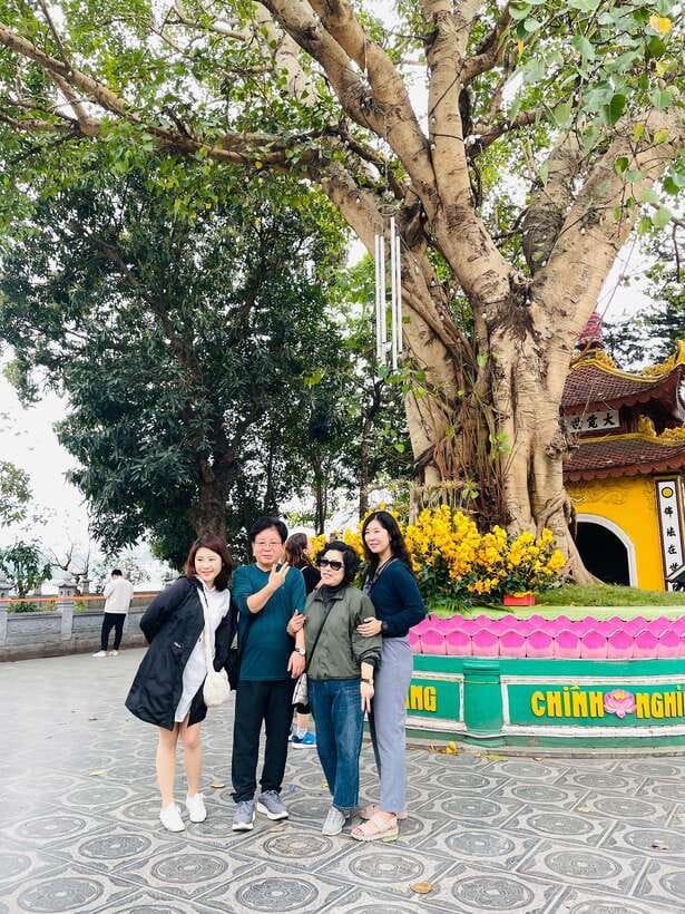 Hanoi Exclusive Craft Beer Bus: Cultural Sightseeing Tour - St. Joseph’s Cathedral and Hanoi’s old center
