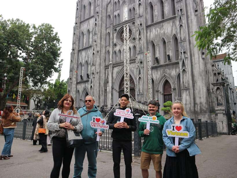 Hanoi Exclusive Craft Beer Bus: Cultural Sightseeing Tour - West Lake and Tran Quoc Pagoda to finish