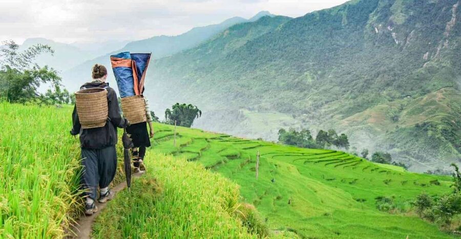 Hanoi: Sapa Trekking 2 Days 1 Night - Sleeper Bus from Hanoi - Lunch, luggage, and the first look at Sapa