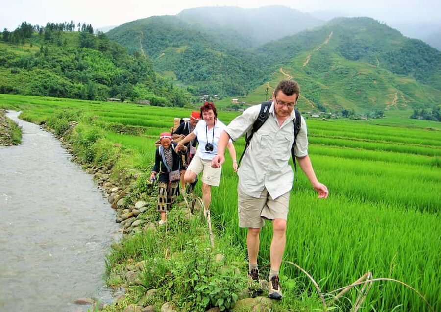 Hanoi: Sapa Trekking 2 Days 1 Night Transfer with Cabin Bus - Y Linh Ho and the First Rice Terrace Walk