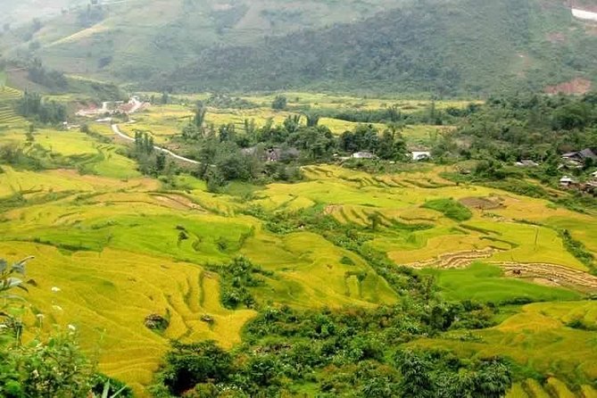 Hanoi to Fansipan Peak 2-Day Bus Tour plus Lodging, Meals, and Pickup - Leaving Hanoi on the sleeping bus