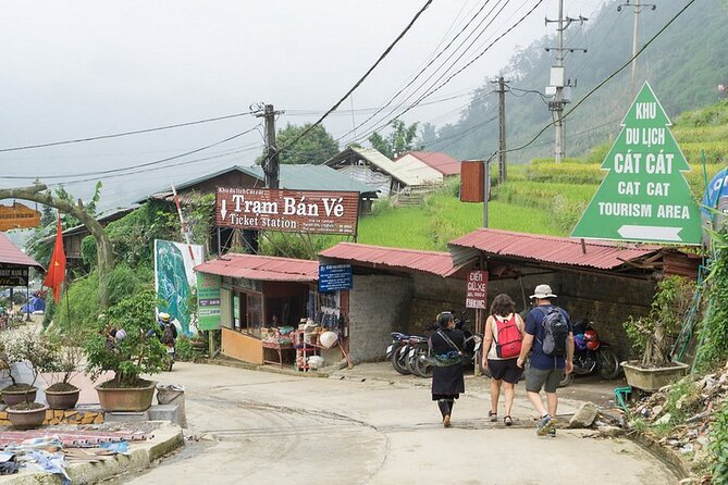 Hanoi to Fansipan Peak 2-Day Bus Tour plus Lodging, Meals, and Pickup - Dinner, Sapa lodging, and a short evening