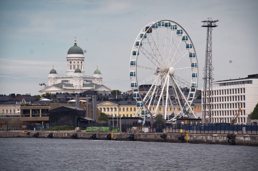 Helsinki: Hop-On Hop-Off Bus Tour & City Highlights Cruise - Two views of Helsinki in one day