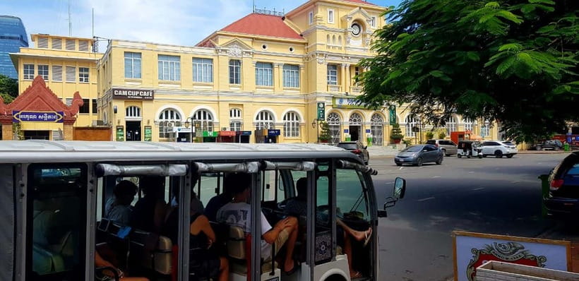 Heritage tour of Phnom Penh in electric bus - A city story told from fishing village to capital