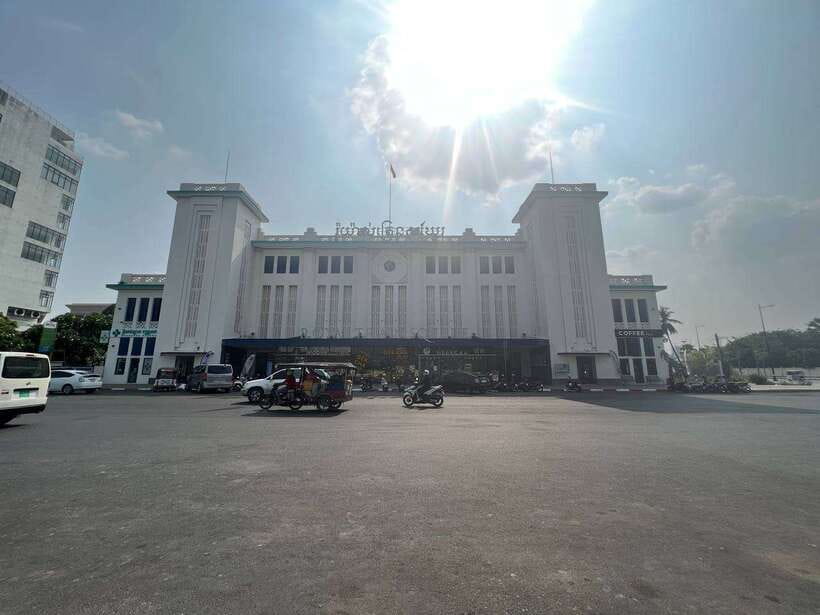 Heritage tour of Phnom Penh in electric bus - Royal power, colonial planning, and everyday life