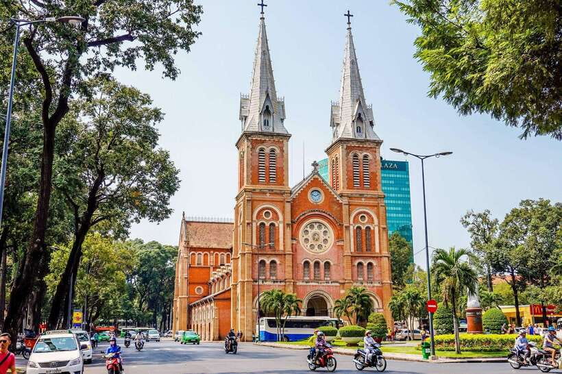 Ho Chi Minh City: Hop-On Hop-Off Bus Tour by Vistra - Sun, weather, and the open roof