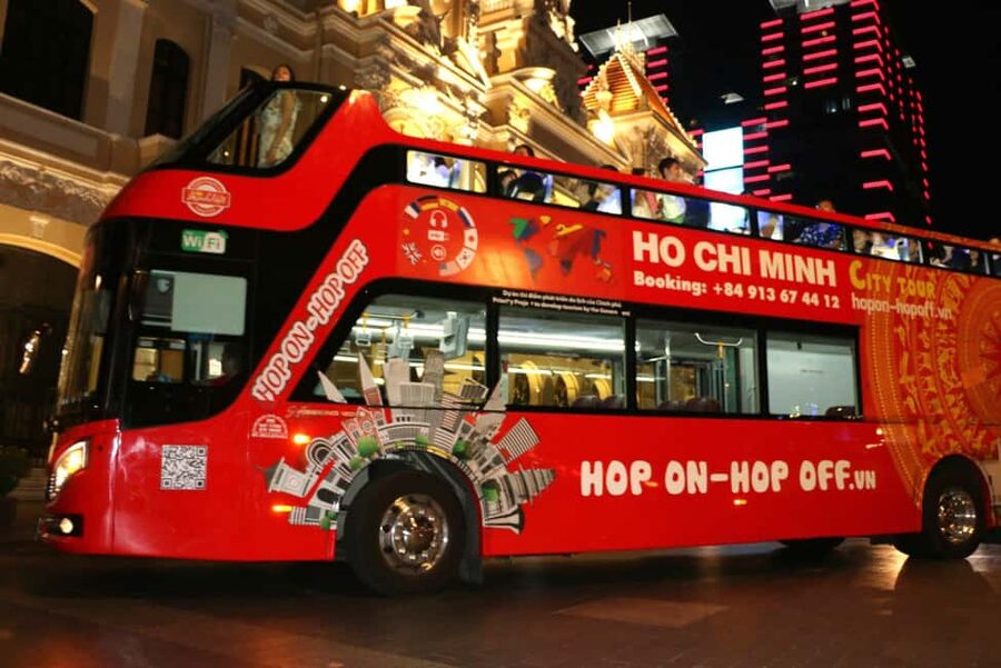 Ho Chi Minh City: Late-Night Open-Top Bus Tour - District 1 after dark: City Hall, the Opera House, and Nguyễn Huệ