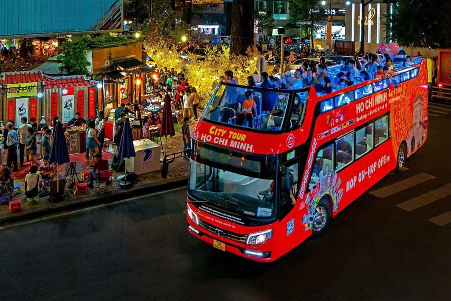 Ho Chi Minh City: Late-Night Open-Top Bus Tour - Finding the red bus between Lê Lợi and Nguyễn Huệ
