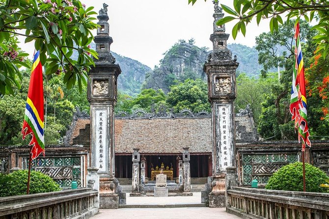 Hoa Lu - Tam Coc Luxury Small group 1D: Limousine bus, biking, boat trip, Lunch - Cycling through Ninh Hai village