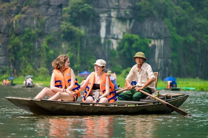 Hoa Lu - Tam Coc Luxury Small group 1D: Limousine bus, biking, boat trip, Lunch - Lunch with local Vietnamese food