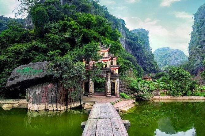 Hoa Lu -Tam Coc - Mua Cave Full Day Trip with Limousine Bus - Tam Coc, rice fields, and limestone cliffs