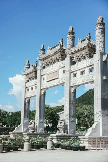 Hong Kong: Lantau Private Coach, Tai O & Big Buddha Tour - The included boat trip and pink dolphin possibility