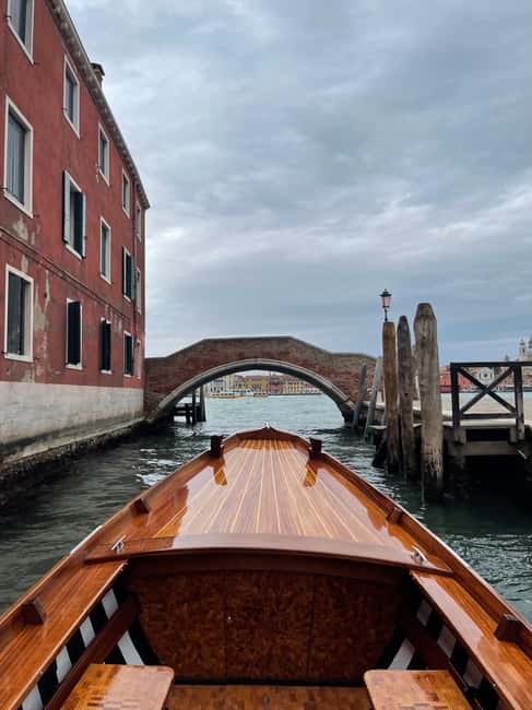 Hop on board an old Venetian boat - Giudecca and the first glass of wine