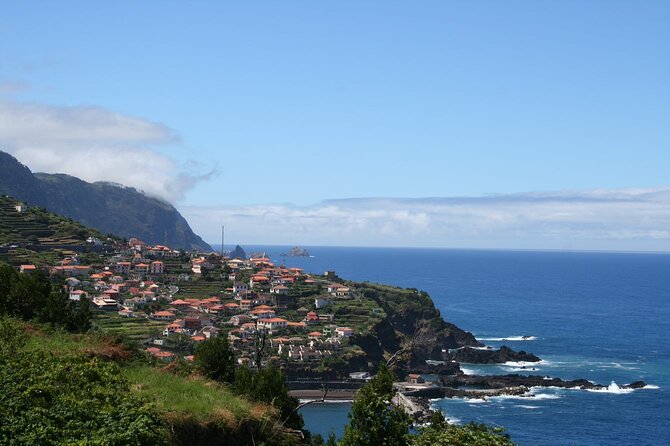 Hop-on Hop-off Bus Tour and Catamaran Whale & Dolphin Watching - Quinta Magnólia and the climb to Pico dos Barcelos