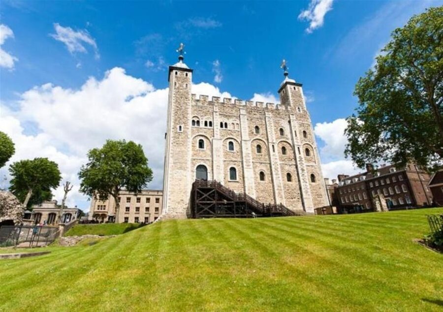 Hop on Hop off London Bus Tour & Tower of London - Choosing extra attractions without overloading your day