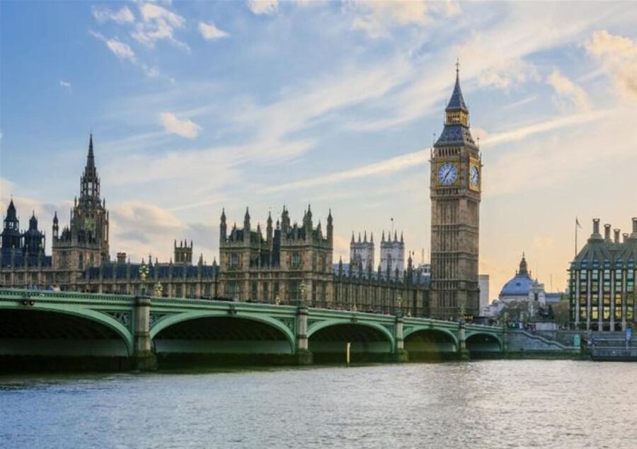 Hop-on Hop-off London Bus Tour & Westminster Abbey - Using the bus to build your London map