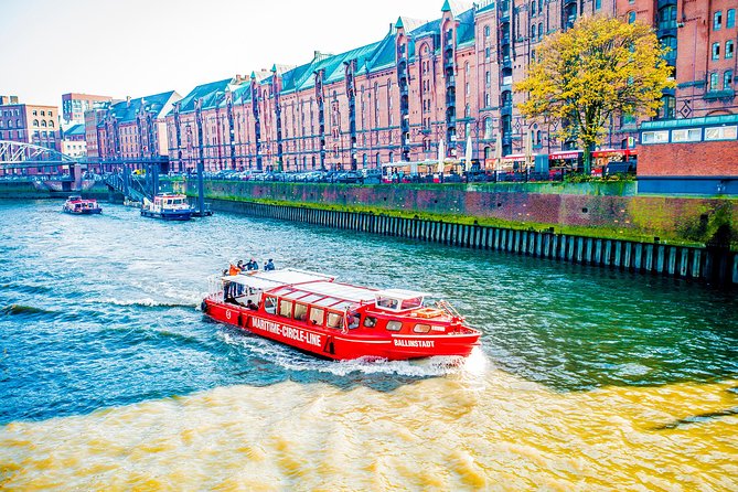 Hop-on hop-off on the water with the Maritime Circle Line in Hamburg - Port Museum Hamburg and the pre-container harbor