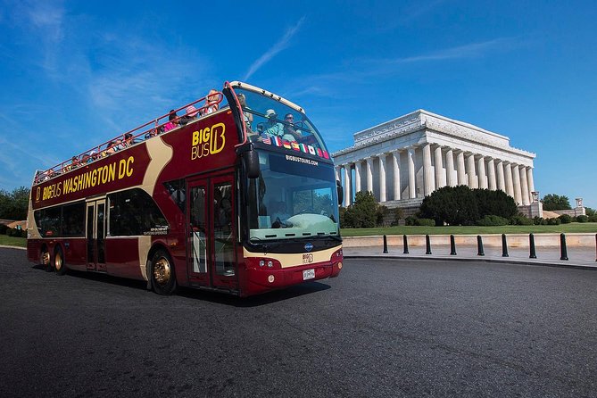 Hop-on Hop-off Sightseeing Tour by Open-top Bus with 18 Stops - FDR, MLK, World War II, and Lincoln