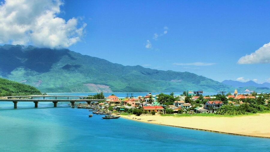 Hue to Hoi An by bus: Hai Van Pass, Lang Co, Marble mountain - Why this Hue to Hoi An bus makes sense