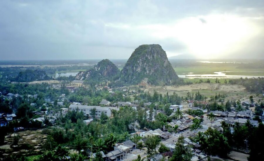 Hue to Hoi An by bus: Hai Van Pass, Lang Co, Marble mountain - Hai Van Pass: the road is the attraction