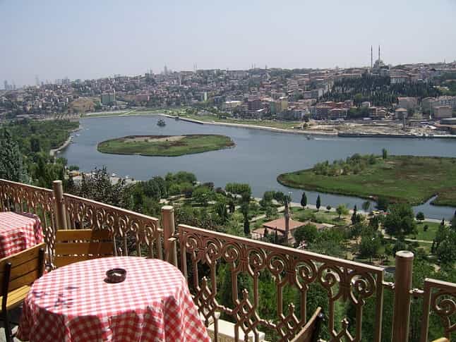 Istanbul: Bosphorus Cruise and Golden Horn Bus Tour - A four-hour look at Istanbul from water and road