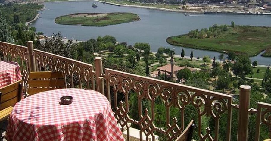 Istanbul: Bosphorus Cruise and Golden Horn Bus Tour - Following the Golden Horn into old Istanbul