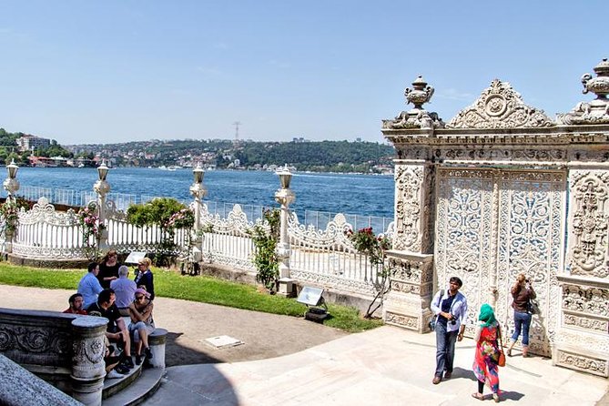 Istanbul Bus and Boat: 5 Hours Guided City Tour & Boat Cruise - Küçüksu Pavilion and the Asian shore