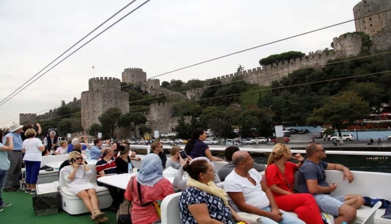 Istanbul: Guided Bosphorus Cruise & Golden Horn Bus Tour - Turkish tea, baklava, and a shopping stop