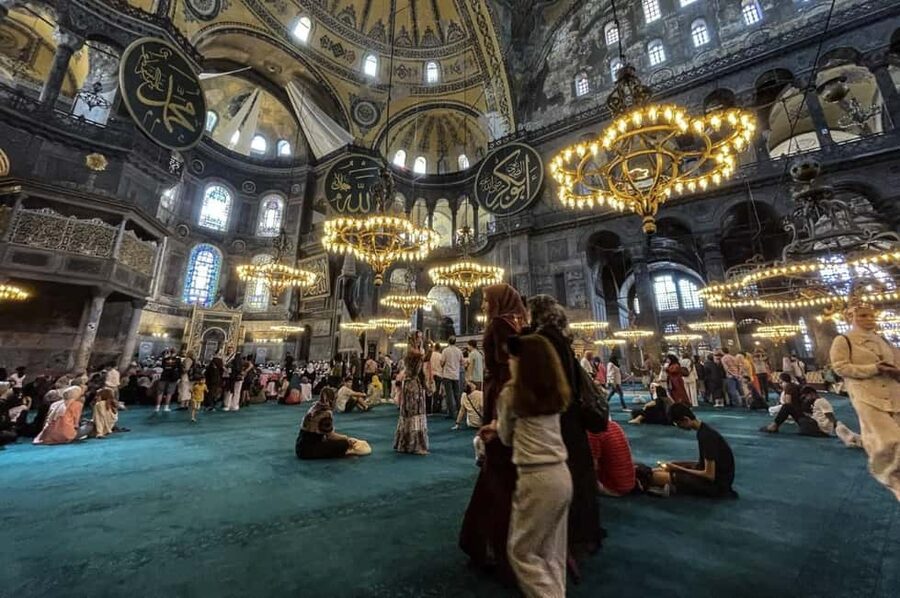 Istanbul: Old City And Bosphorus Bus Tour with Lunch - Hagia Sophia and the Blue Mosque area