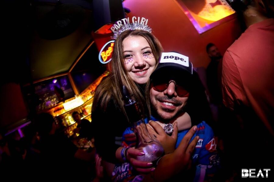 Istanbul: Party Pub Crawl with Party Bus - A six-hour introduction to Istanbul after dark