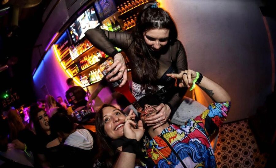 Istanbul: Party Pub Crawl with Party Bus - Timing, meeting point, and the late finish