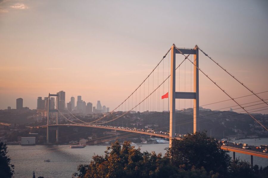 Istanbul: Two Continents Evening Bus Tour with Commentary - A night ride between two continents
