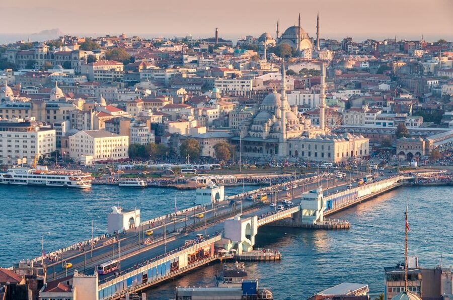 Istanbul: Two Continents Evening Bus Tour with Commentary - The Spice Bazaar and the return to Sultanahmet