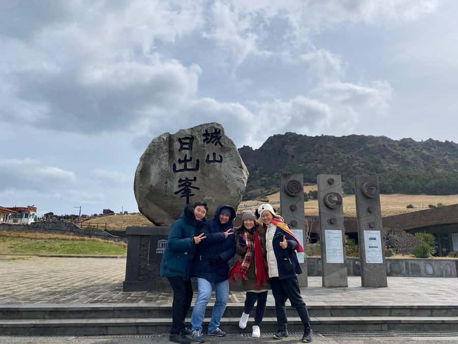 Jeju EAST Course : UNESCO (Seongsan-ilchulbong) BUS TOUR - Seongeup Folk Village and old Jeju traditions