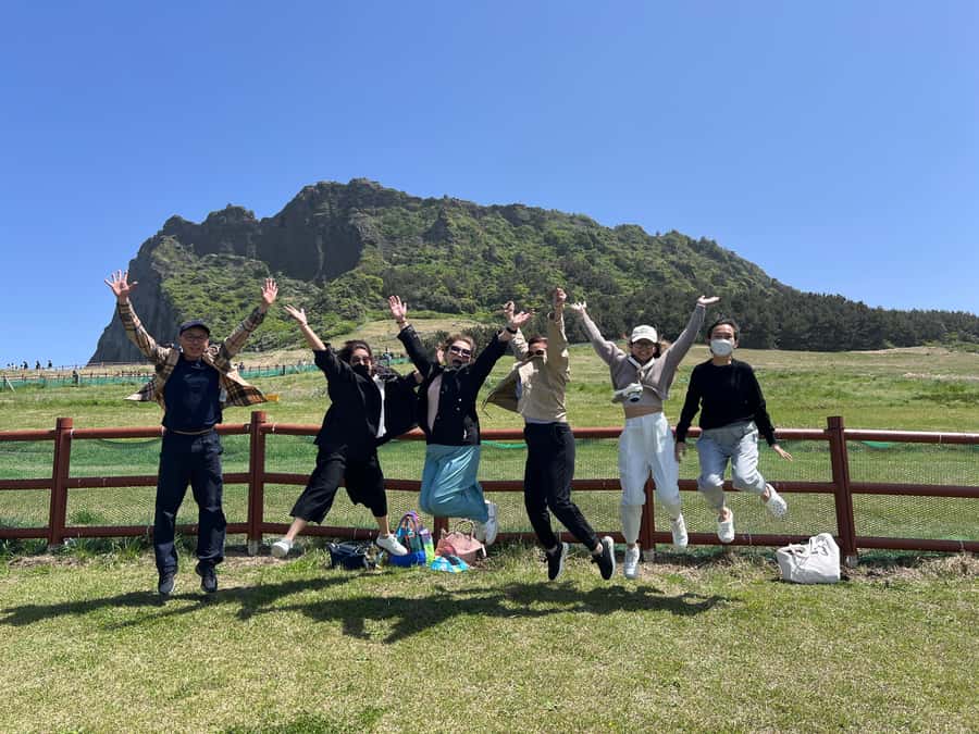 Jeju EAST Course : UNESCO (Seongsan-ilchulbong) BUS TOUR - Hamdeok Beach and the world of the haenyeo
