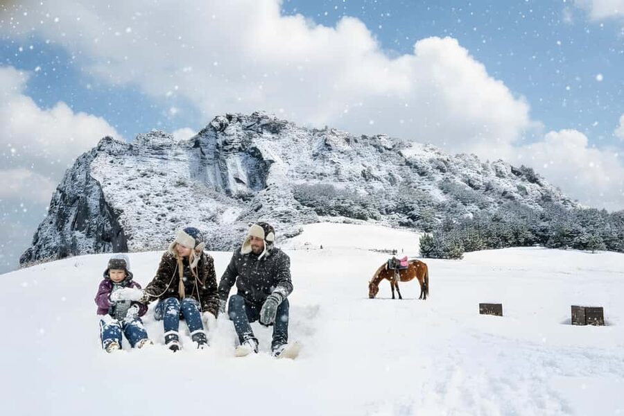 Jeju Island: Full-Day East Jeju Bus Tour with Entry Fees - Seongeup Village and Jeju’s older way of life