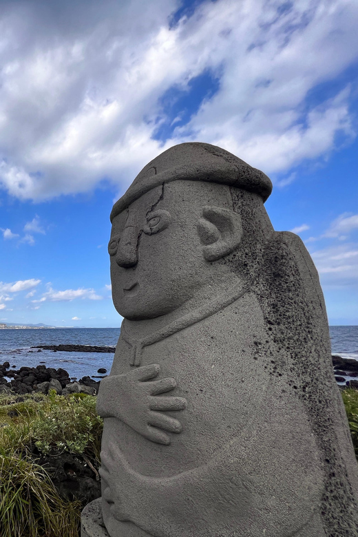 Jeju: West of Jeju Island Bus Tour from Seogwipo City - Hyeopjae and Geumneung for sea views and lunch