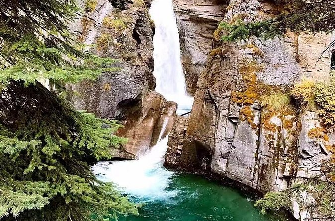Johnston Canyon, Gondola and Banff Day - Banff town time and the 45-minute lunch break