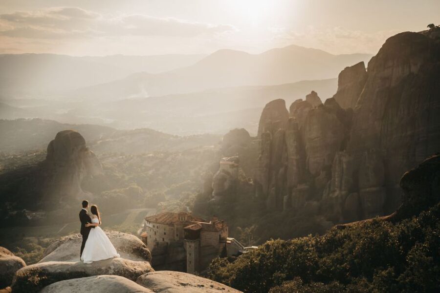 Kalabaka: Meteora Monasteries Minibus Tour with Photo Stops - What the guide adds to the four-hour route